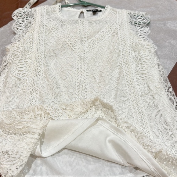 Cable & Gauge white lace overlay blouse cap sleeves Sz M - Picture 8 of 10